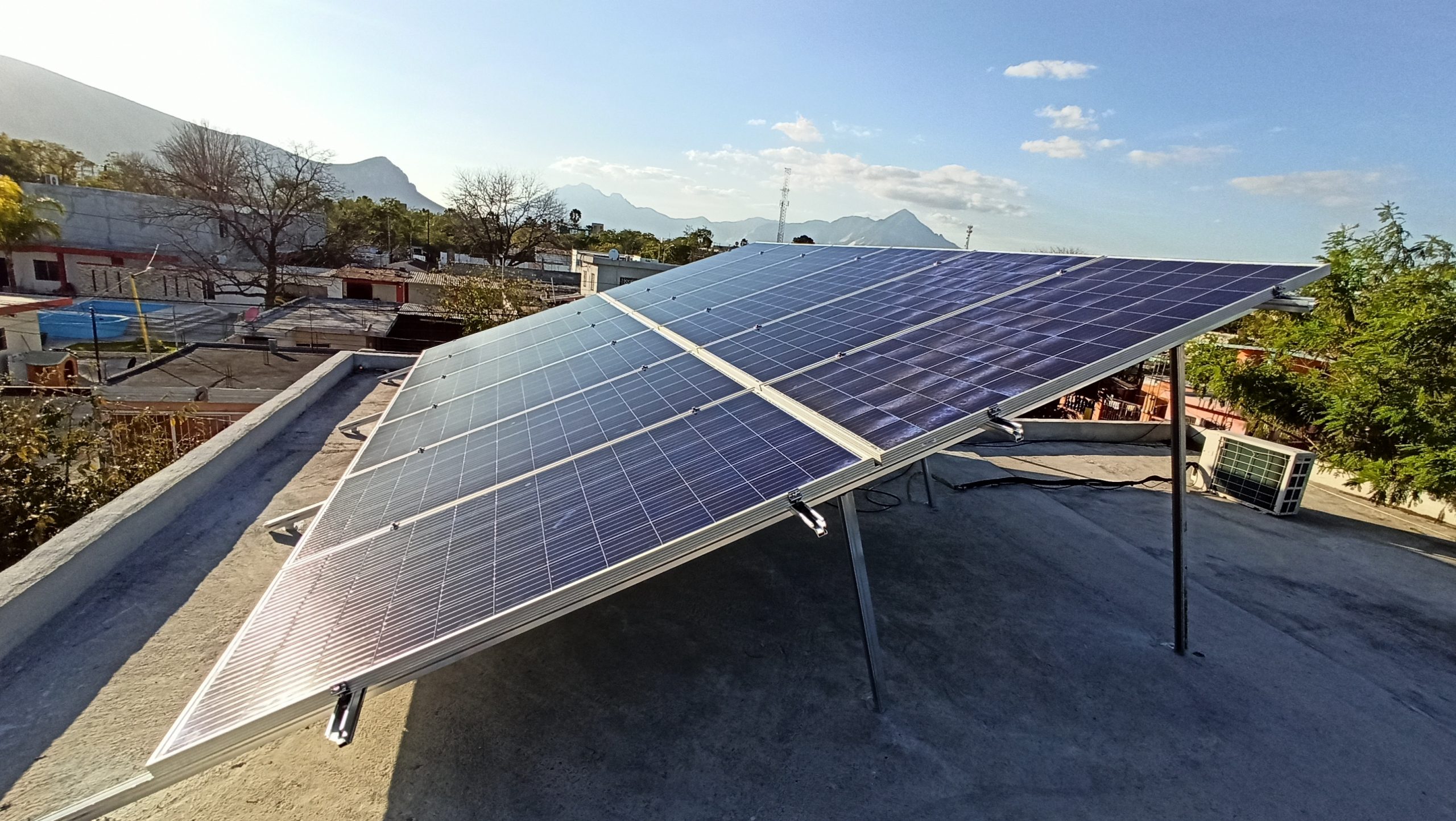 Instalación de paneles solares en Monterrey
