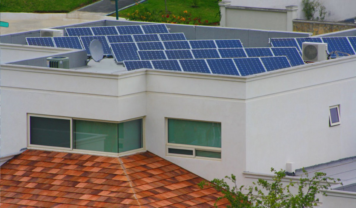 Casa con paneles solares en Monterrey