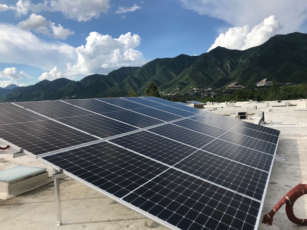 Instalación de paneles solares en Monterrey